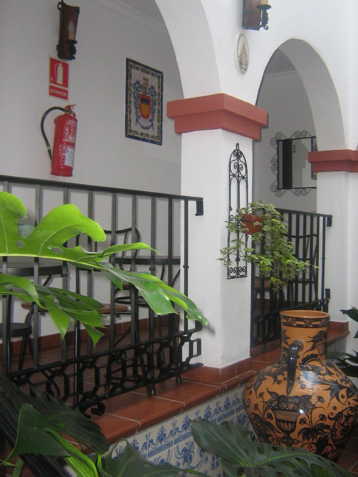 Apartamentos Turisticos Casa Cantillo Carmona  Exteriör bild